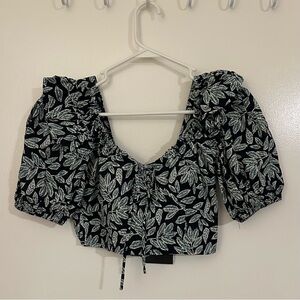 NWT Women’s Size Small Black and White Leaf Print Top
